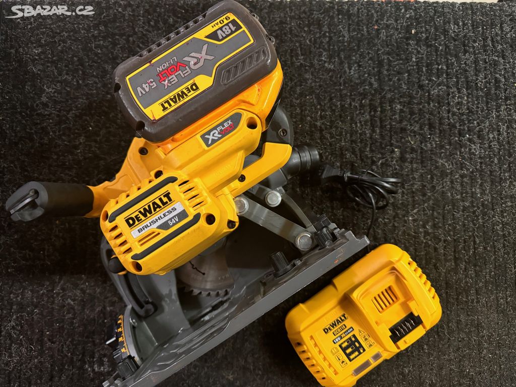 Aku pila kotoučová ponorná DeWALT DCS520, 54V