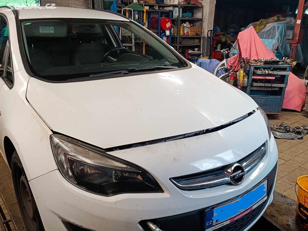 Opel Astra J Sport Tourer 2013 * Nepojizdne*