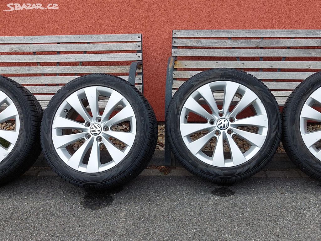 Alu kola VW 17" se zimními pneu Nokian 235/45/17