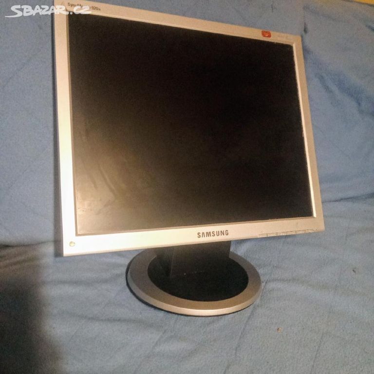 Monitor Samsung, 19 palců, 48 cm