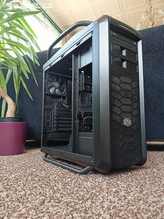 Big-Tower CoolerMaster Cosmos SE, 4x FAN váha 11kg