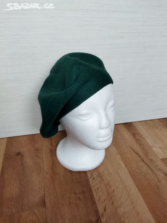 Smaragdový baret