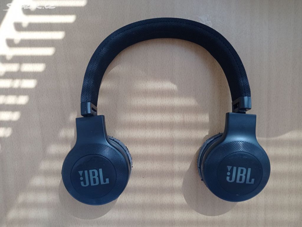 Sluchátka JBL E45BT