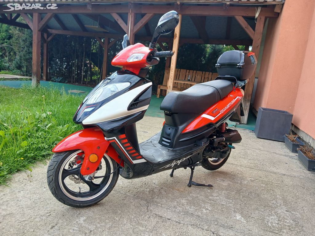 Skutr ZIPP 50ccm 2013,Perfektní stav,Málo jetá -