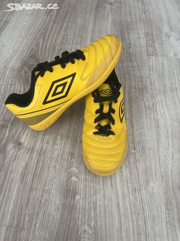 Salovky Umbro vel.32