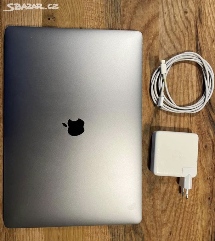 MacBook Pro 15, 2017, 16GB RAM, 256GB disk