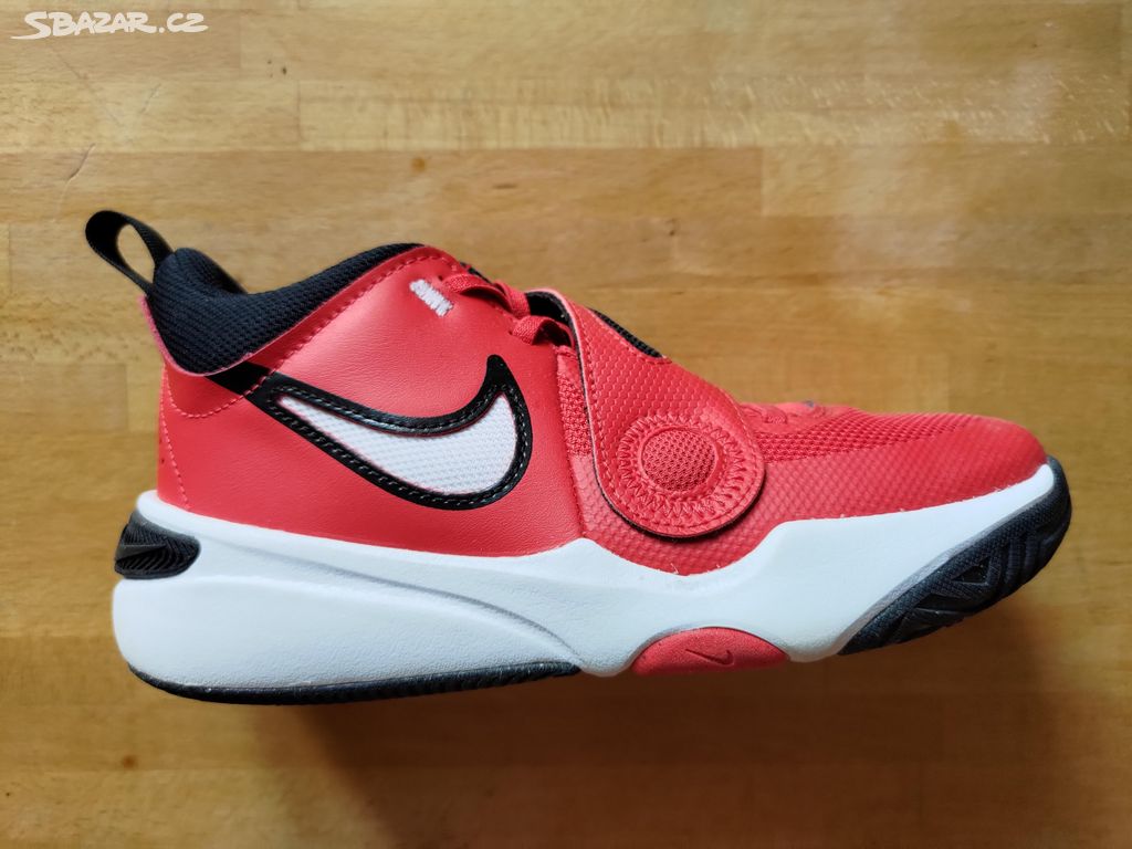 Boty basketbal dívčí Nike Team Hustle vel. 36,5