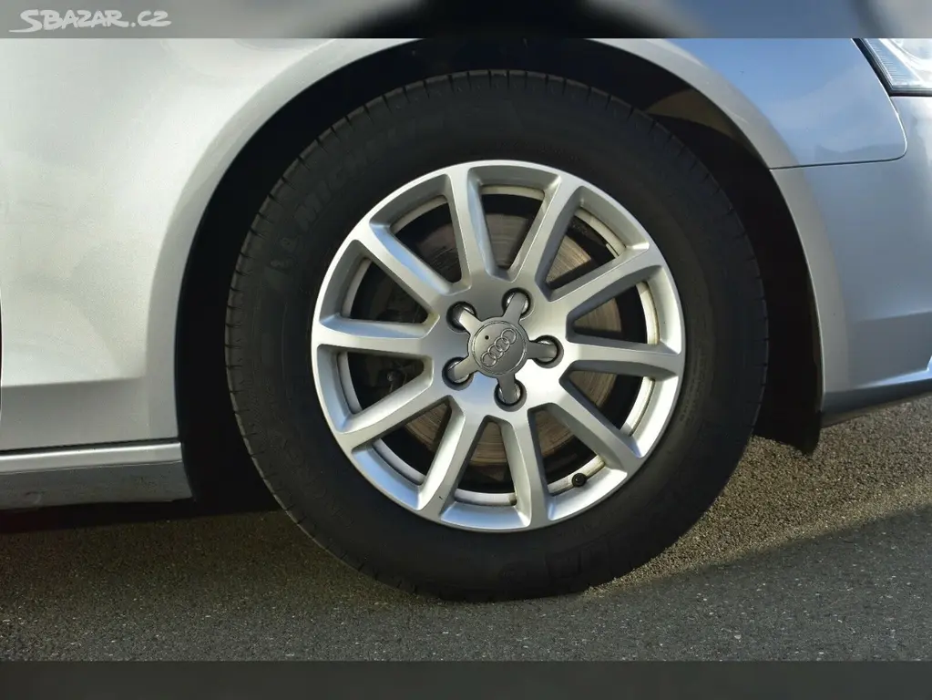 Audi A4 2.0 TDi Ambiente limusine - 136 PS - fotka 4