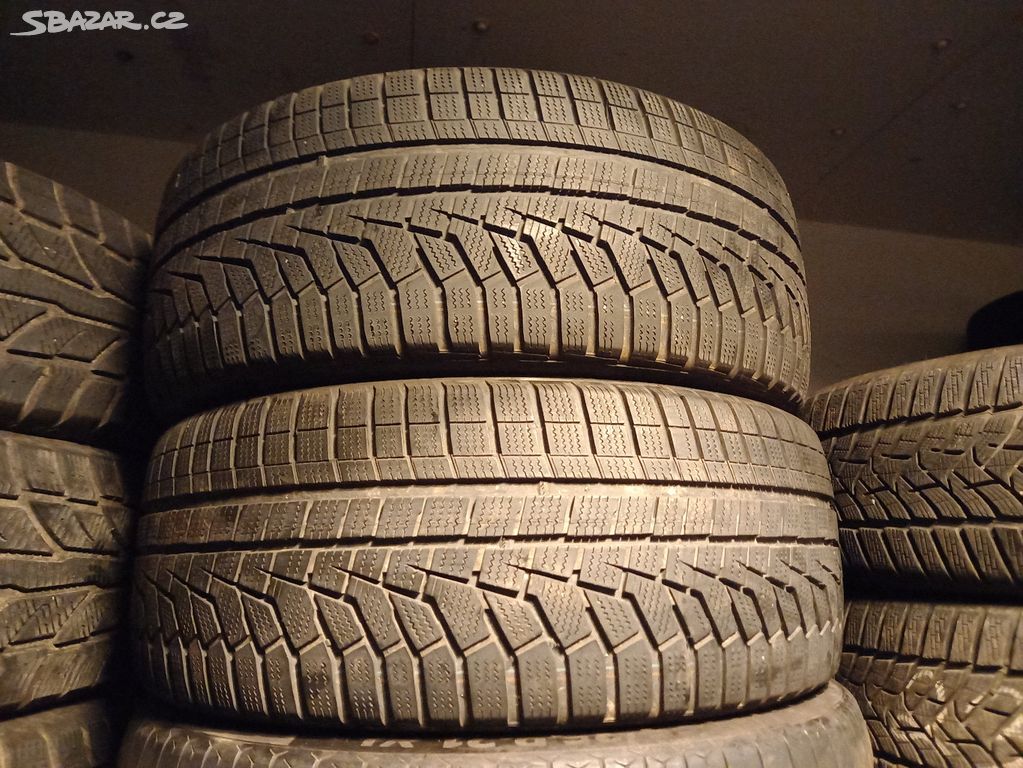 2 ZIMNÍ PNEU HANKOOK 225/40 R18 - PĚKNÉ