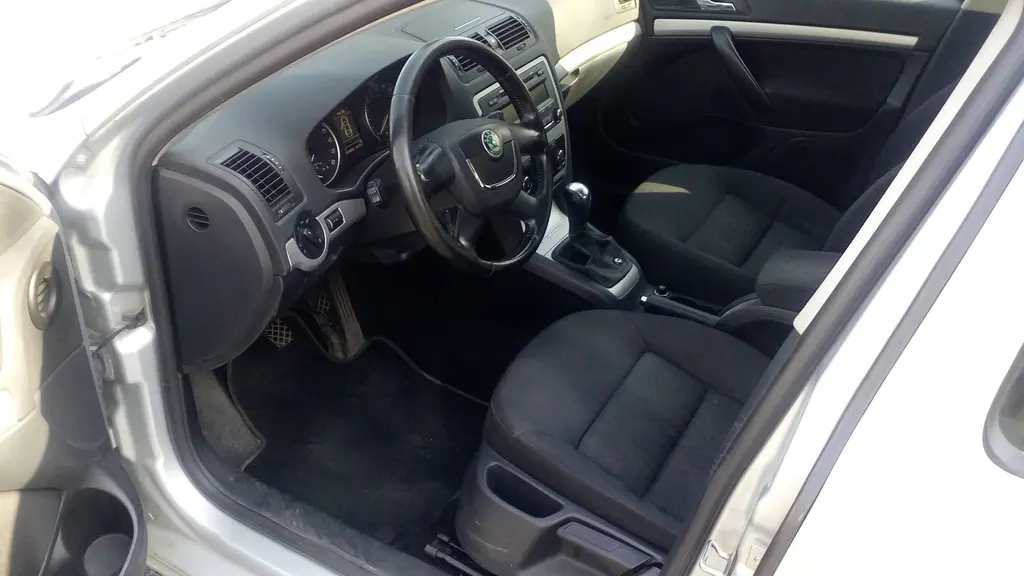 Škoda Octavia combi II 1.9 TDI Elegance 77 kW-CZ - fotka 4