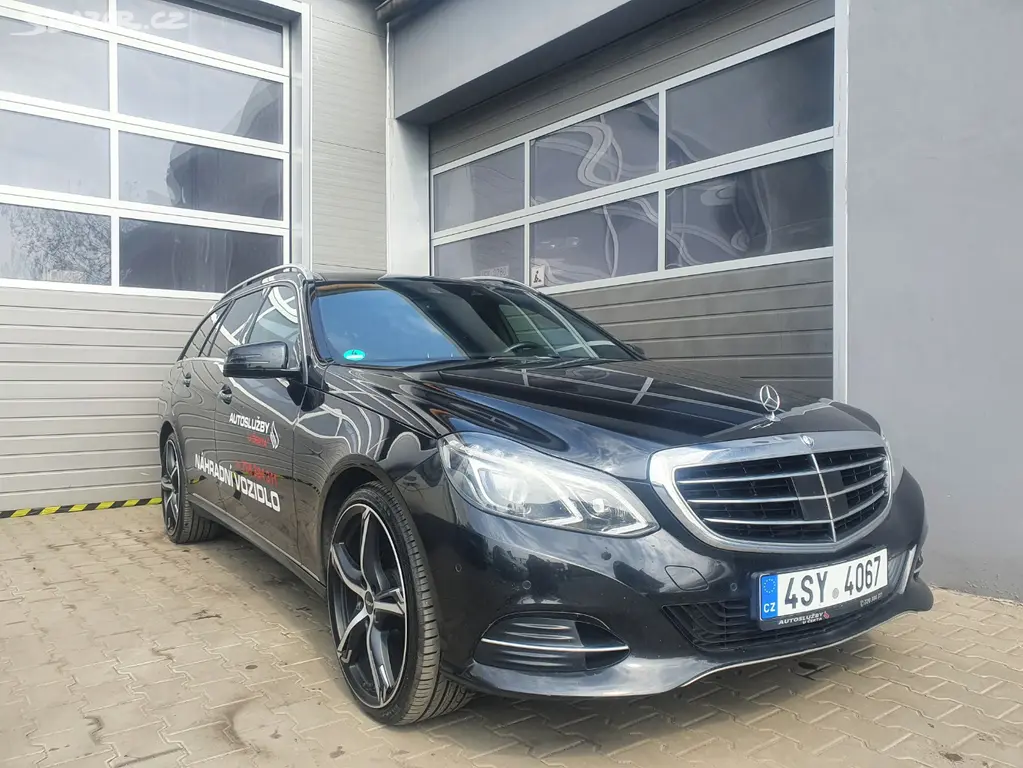 Mercedes-Benz Třídy E 220 Full led 4matic Panorama