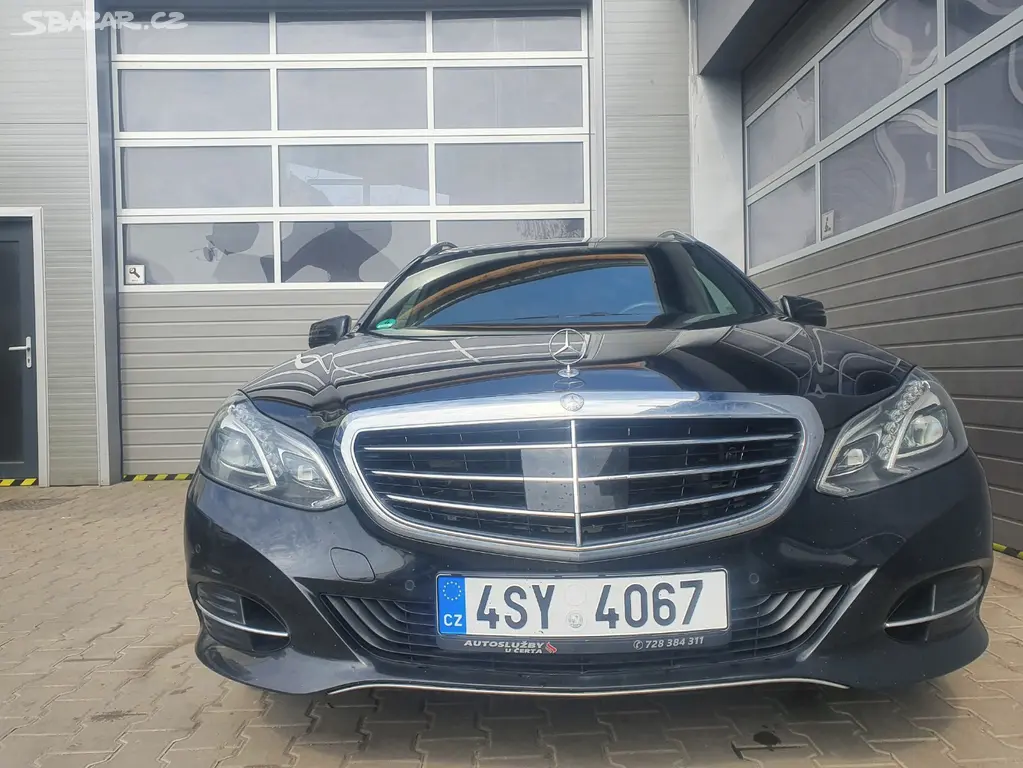 Mercedes-Benz Třídy E 220 Full led 4matic Panorama - fotka 2
