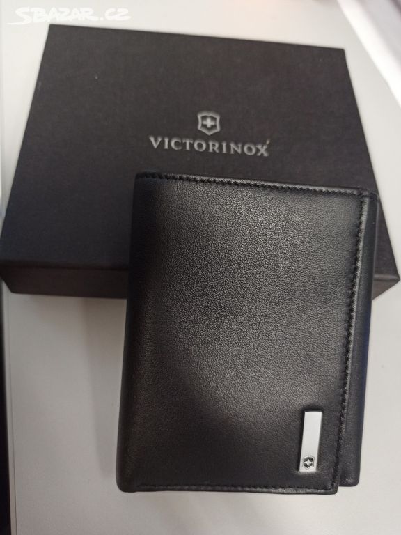 Nová kožená peněženka Victorinox