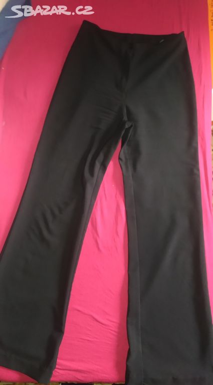 Kalhoty dámské široké černé vel. M-L, zapínání