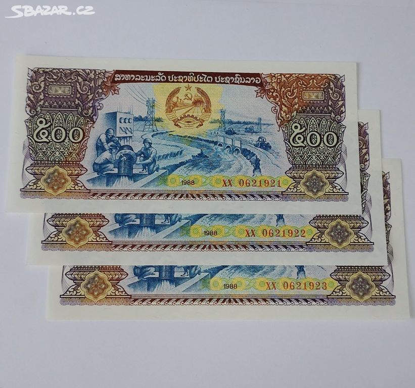 CNA. Laos 3x bankovka 500 kip v postupce UNC
