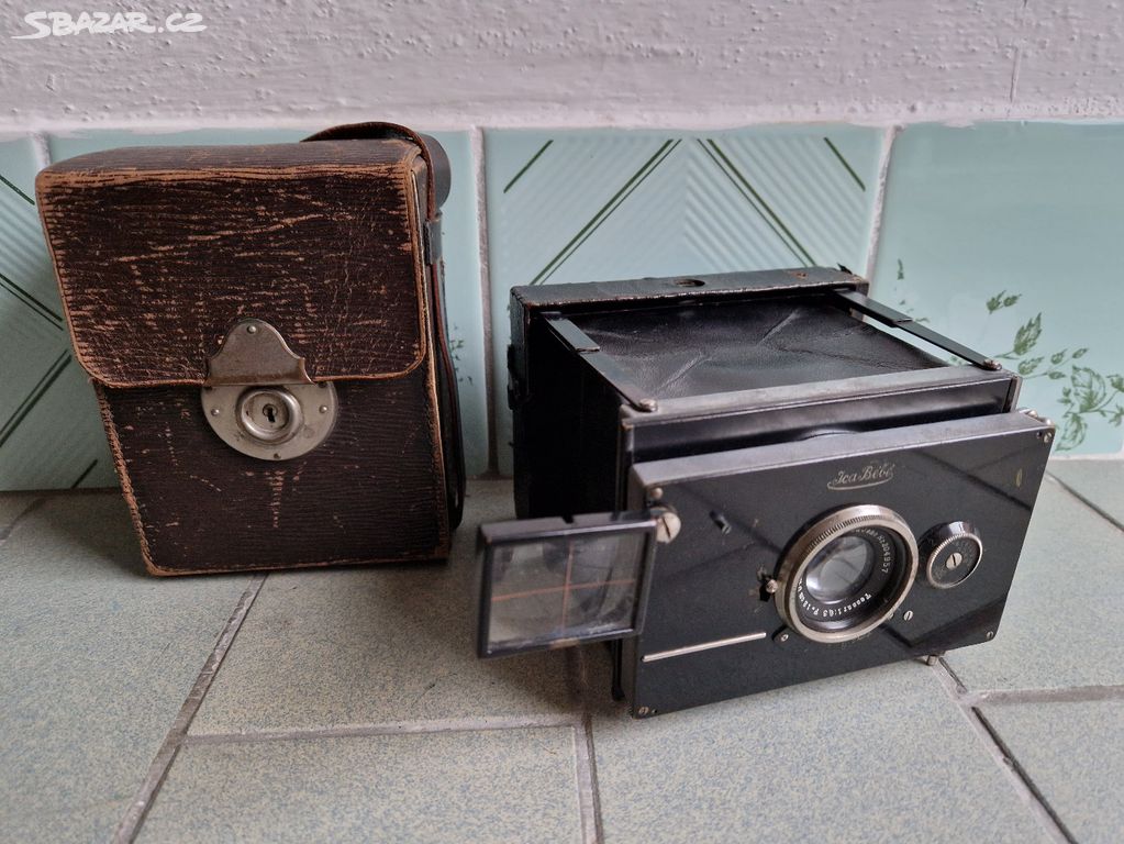 Starý měchový vzpěrový fotoaparát Ica Bebe 6.5x9