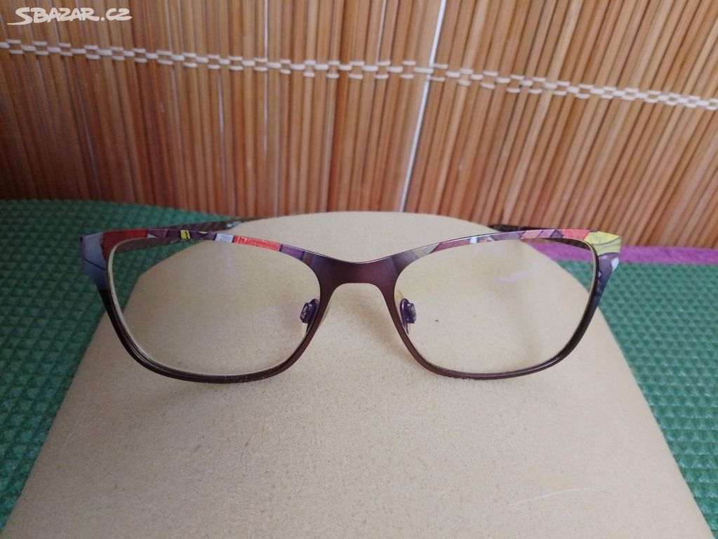 Obroučky brýlí