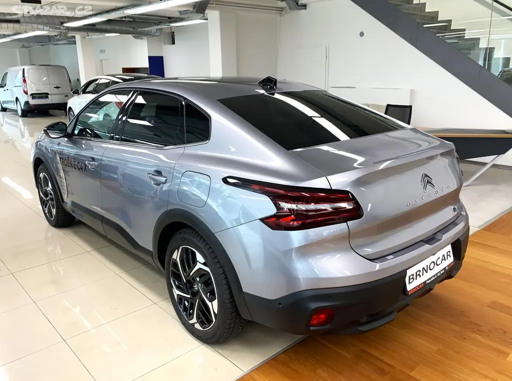 Citroën C4 X, Elektromotor 100 kW/136k Aut. - fotka 4