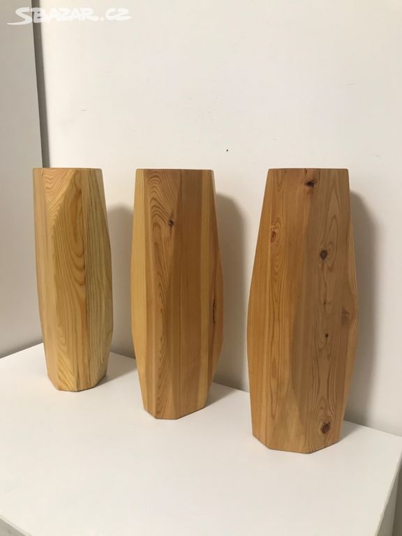 Ručně vyráběné dřevěné vázy