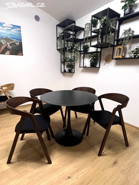Mramorový stůl + dřevěné židle (lze prodej po ks)