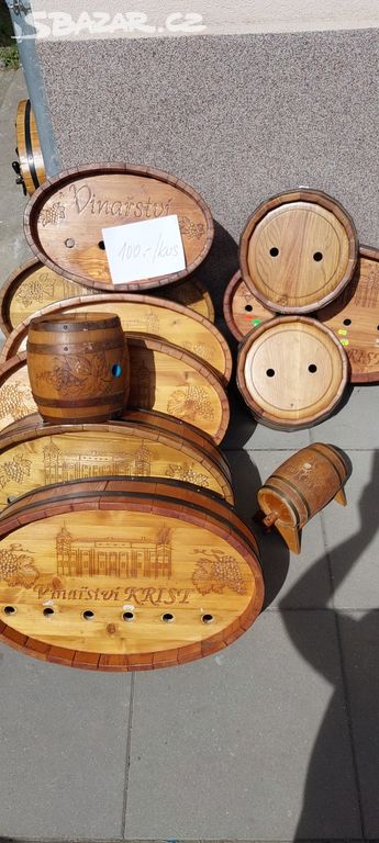 Dřevěné sudy s pipou i bez na stáčení vína