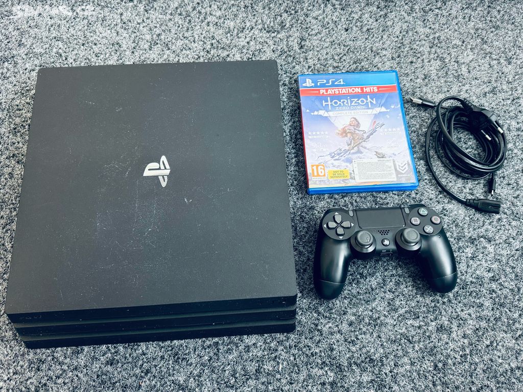 - PS4 PRO Sony konzole 1TB+ hra -