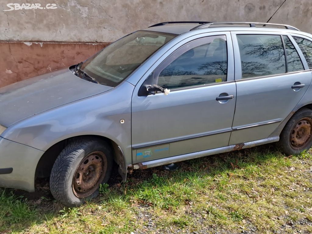 Osobní automobil Škoda Fabia na náhradní díly