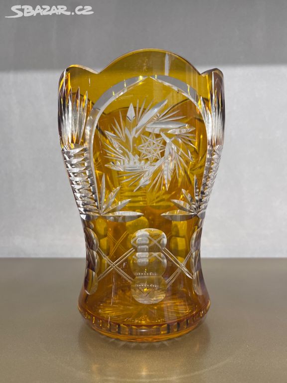 Váza - ART DECO - broušené ambrove sklo