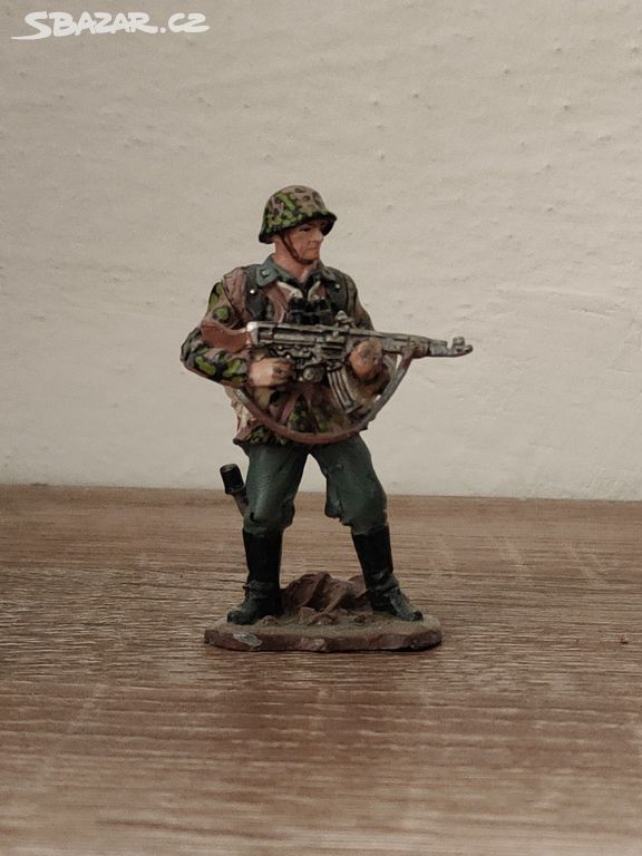 figurka Waffen SS schütze 1944, 1:32 HOBBY & WORK