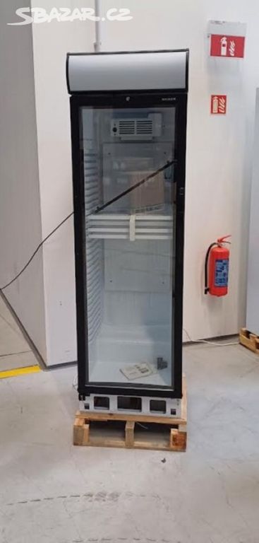 Chladicí skříň prosklené dveře CEV 425 CP 2 LED