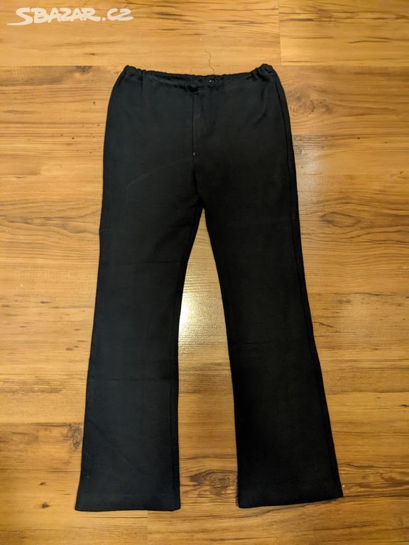 Černé bavlněné teplákové kalhoty vel. 128