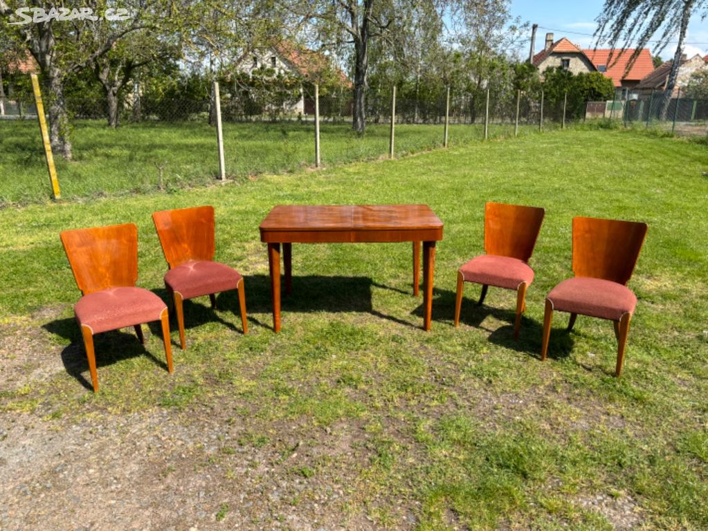 Starý stůl a židle J. Halabala