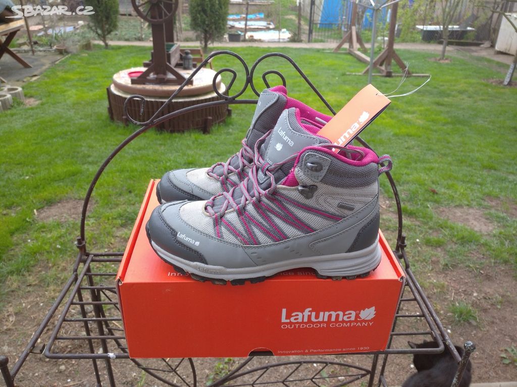 Dámské turistické boty " Lafuma"- nové