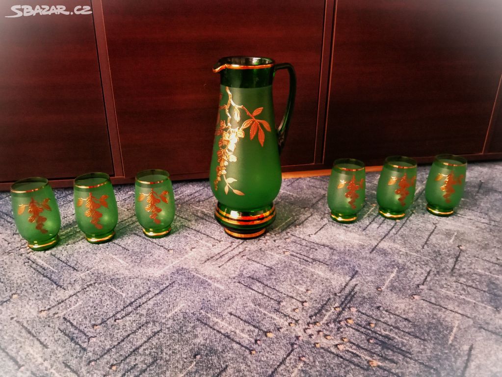 Novoborské sklo zelené (6 sklenic+džbán) - 80.léta