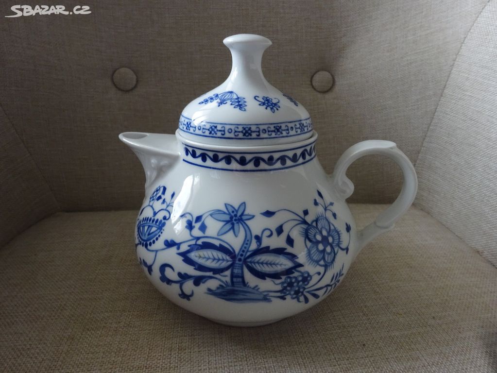 vintage porcelánová konvice Kahla cibulák