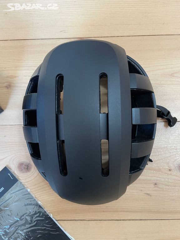 Cyklistická helma na kolo Fend super zelmer