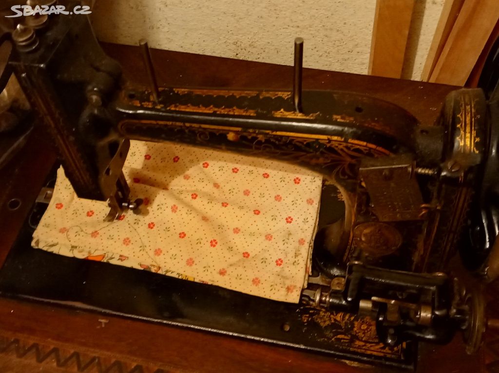 Starý šicí stroj