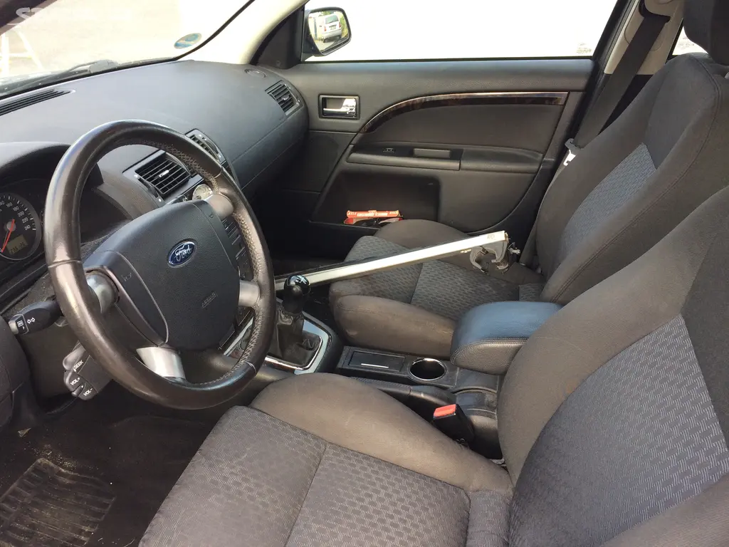 Ford Mondeo kombi 2.0 TDCI Ghia na náhradní díly - fotka 4