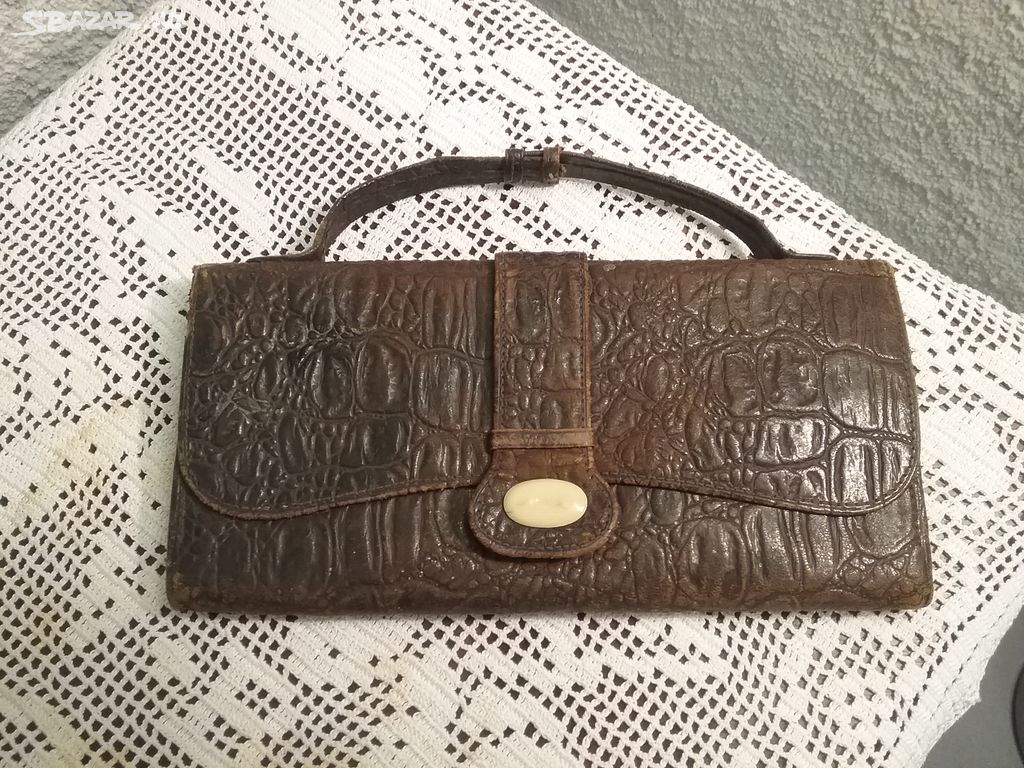 Stará kabelka s pravé kůže