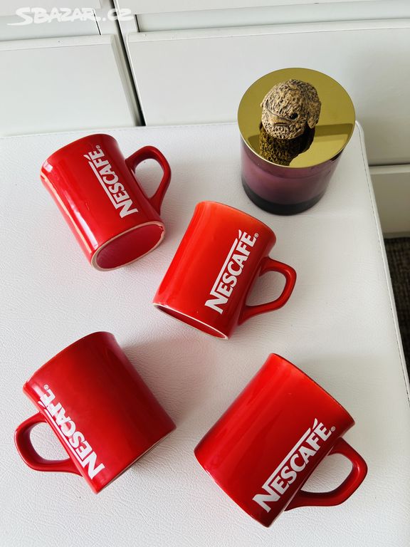 NESCAFÉ 4 kusy krásných ikonických červených hrnků