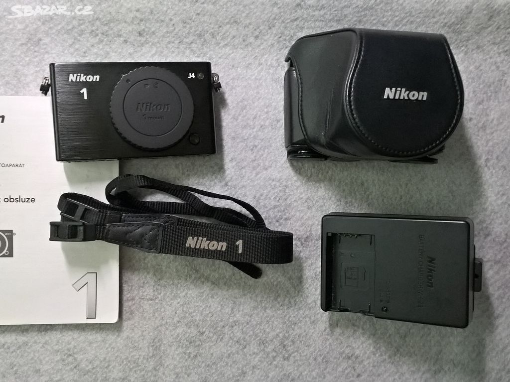 Bezzrcadlovka Nikon 1 J4 s příslušenstvím