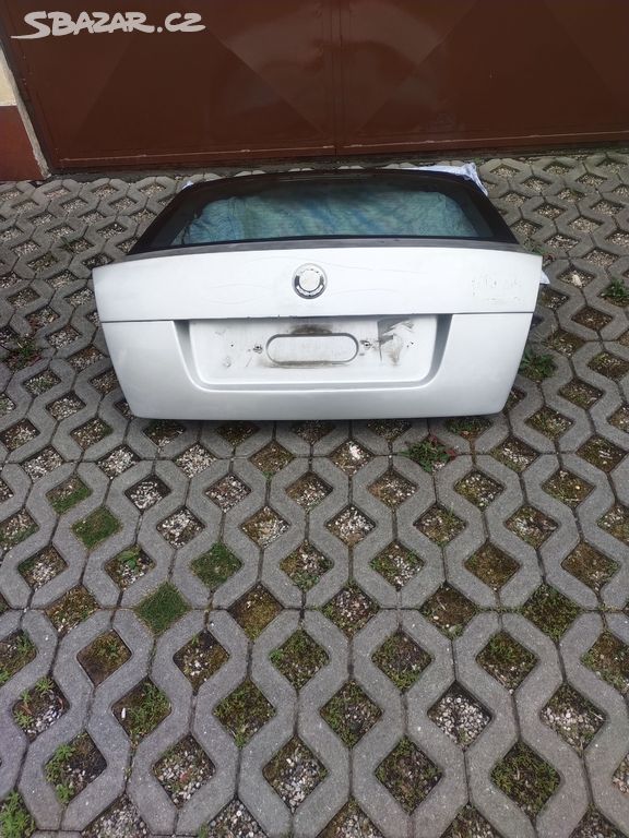Páté dveře Octavia 2 sedan
