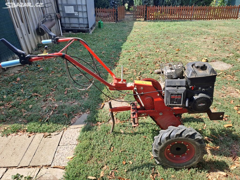 Malotraktor Briggs & Stratton s vozíkem