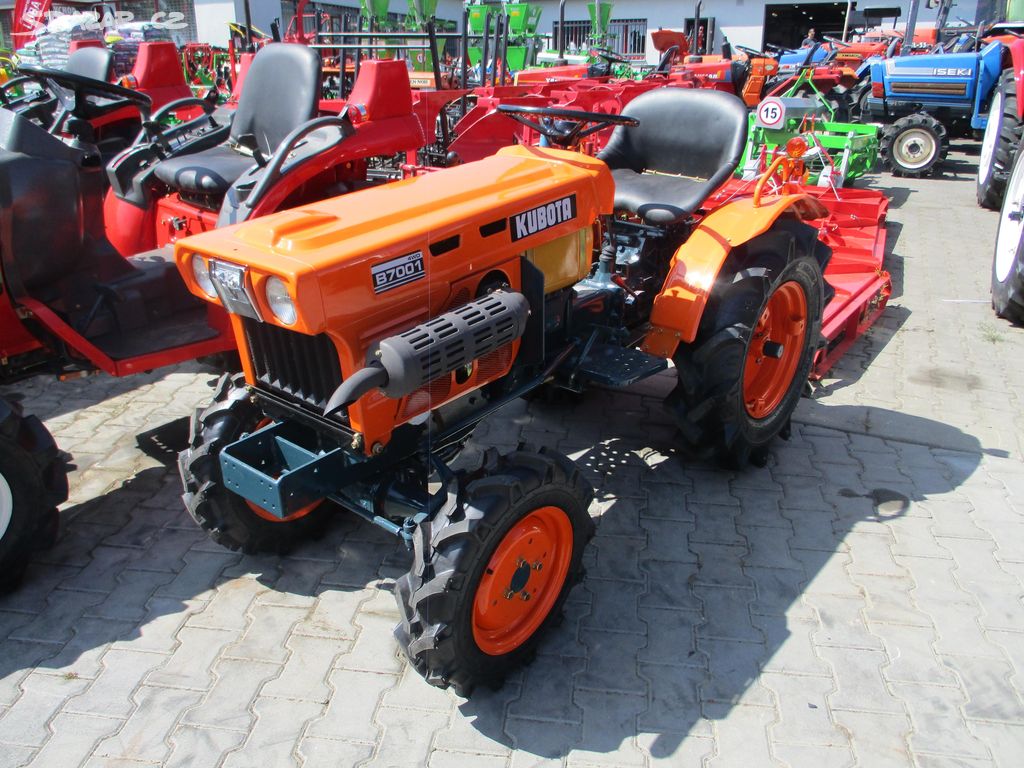 Malotraktor Kubota B7001 4WD plně repasovaný 3