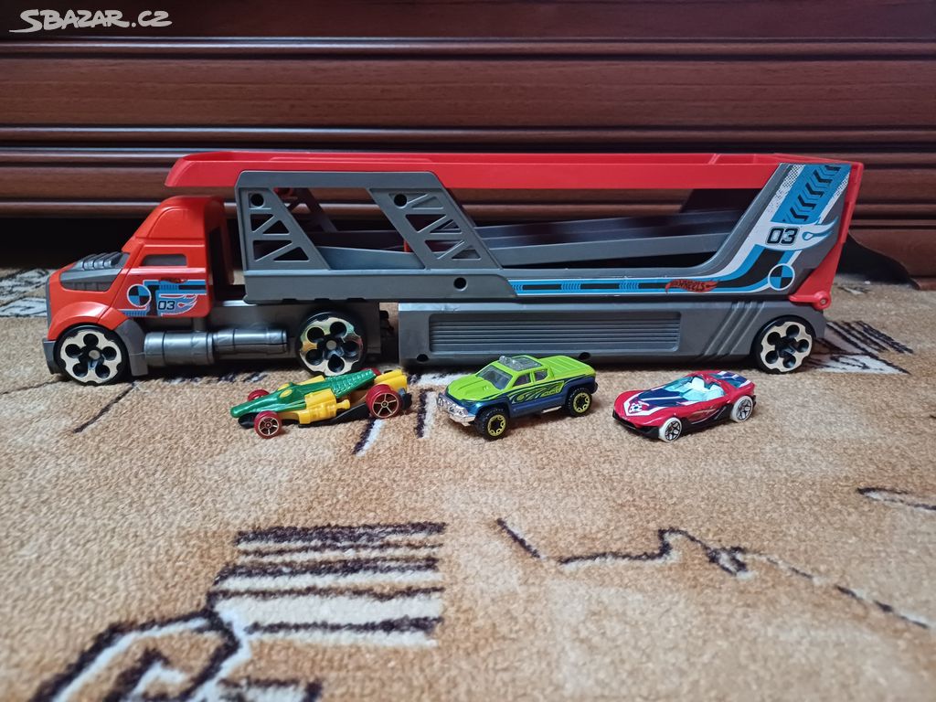 Hot Wheels kamion + 3 autíčka