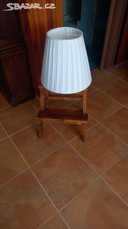 Originální stínidlo na větší starožitnou lampu