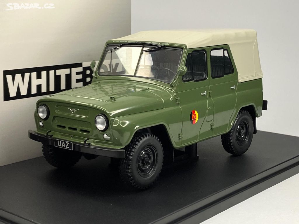 Model auta UAZ 469 1:24 WHITE BOX