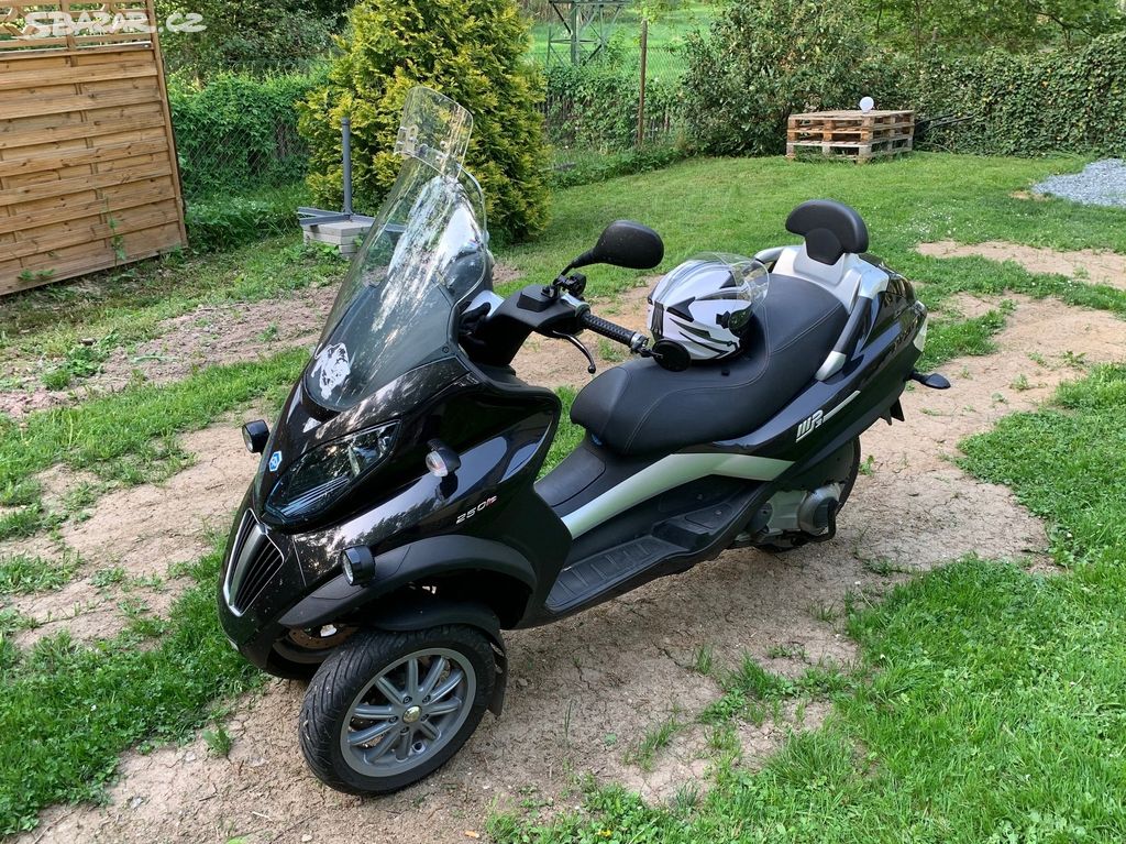 Prodám skútr Piaggio MP3 250 LT (tříkolo)