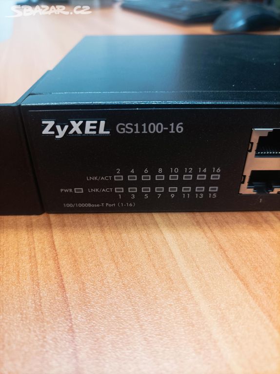 ZYXEL ethernetový switch 16× RJ45