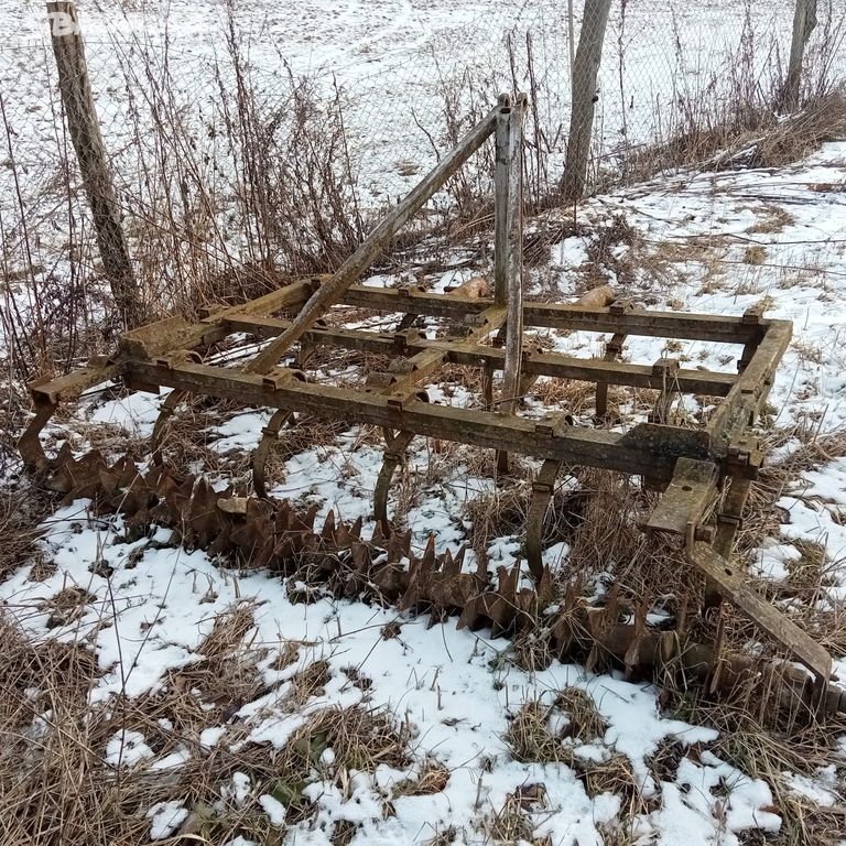 Kultivator za traktor vcetne valce na drceni hroud